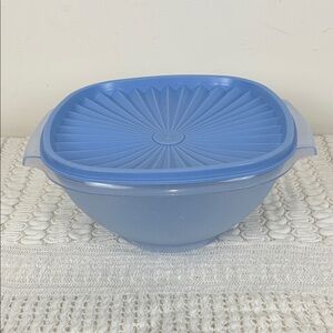 Vintage Tupperware Blue Bowl Press Seal Lid Plastic 836-4/837-4